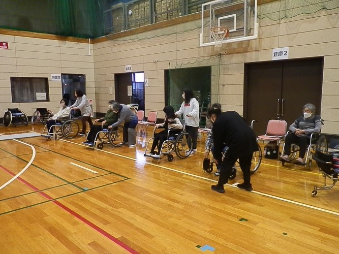 常用車いす